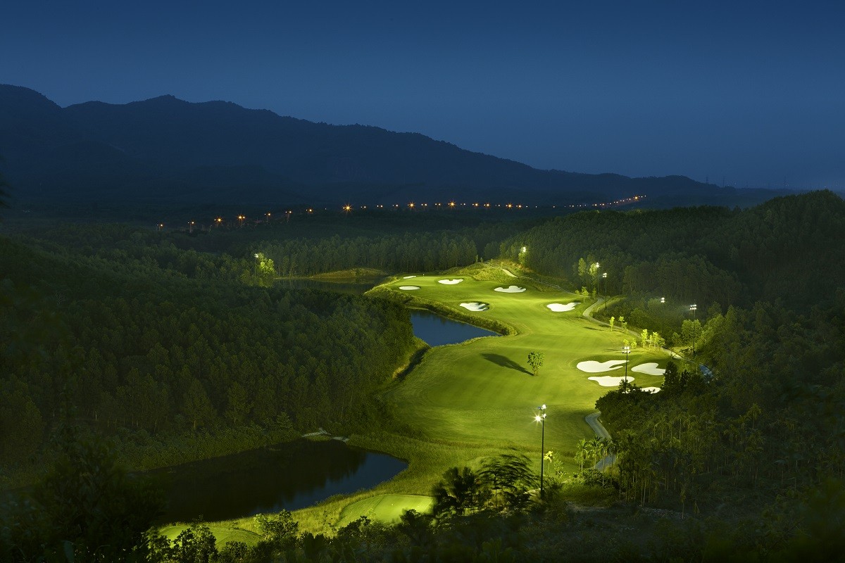 vietnam-golf-coast-vao-mua-du-lich-golf-da-nang-tang-nhiet-112-travelmagazinvn-1783782026.jpg