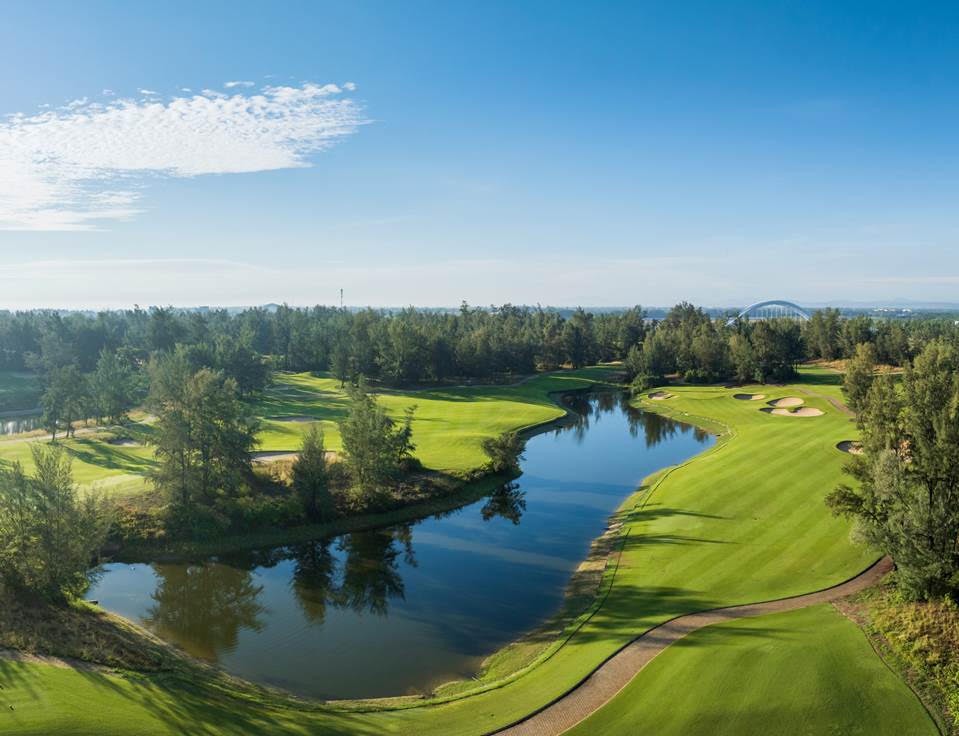 vietnam-golf-coast-vao-mua-du-lich-golf-da-nang-tang-nhiet-22-travelmagazinvn-1783781493.jpg