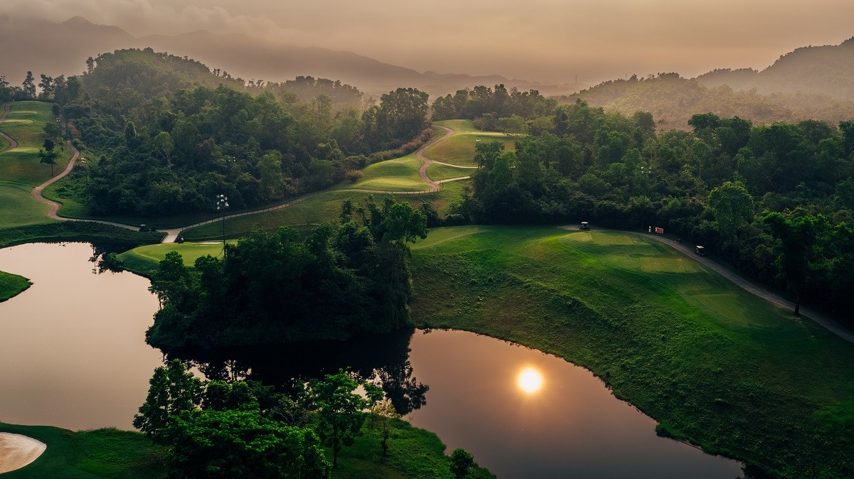 vietnam-golf-coast-vao-mua-du-lich-golf-da-nang-tang-nhiet-travelmagazin-8-1783780720.jpg