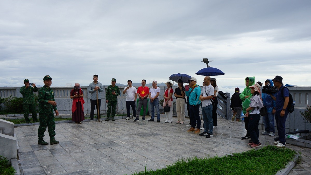 cot-co-a-pa-chai-thieng-lieng-va-tu-hao-noi-cuc-tay-to-quoc-travelmagazin-10-1784719068.JPG