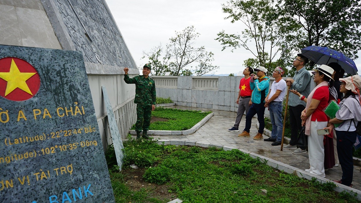 cot-co-a-pa-chai-thieng-lieng-va-tu-hao-noi-cuc-tay-to-quoc-travelmagazin-11-1784719094.JPG