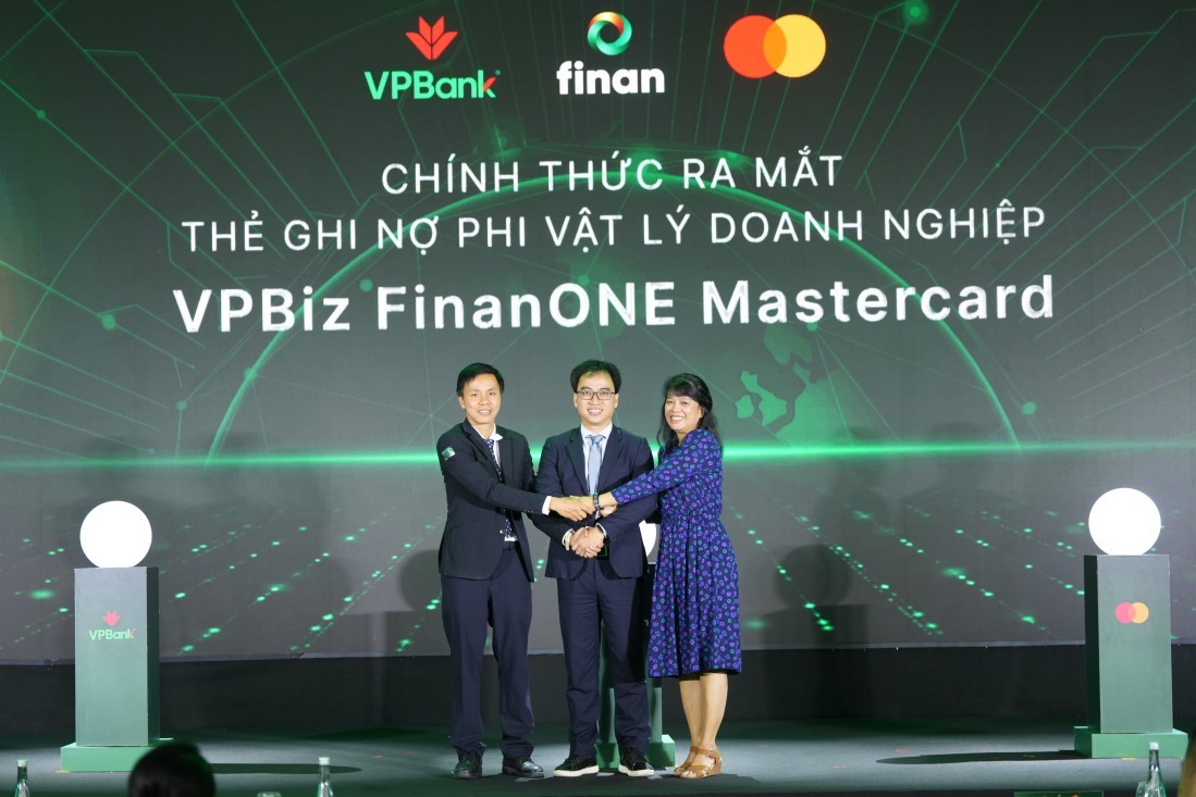 vpbank-finan-va-mastercard-ra-mat-the-vpbiz-finanone-mastercard-travelmagazin-1-1786090848.jpg