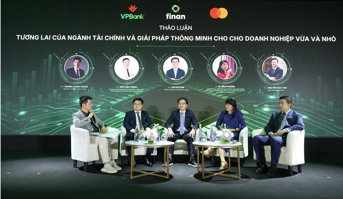 vpbank-finan-va-mastercard-ra-mat-the-vpbiz-finanone-mastercard-travlemagazin-1786090848.jpg