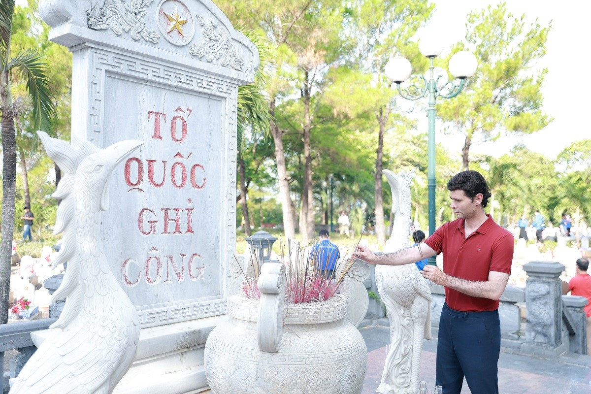 charlie-win-viet-nam-niu-chan-toi-bang-nhung-dieu-nho-be-travelmagazin-13-1788331388.JPG
