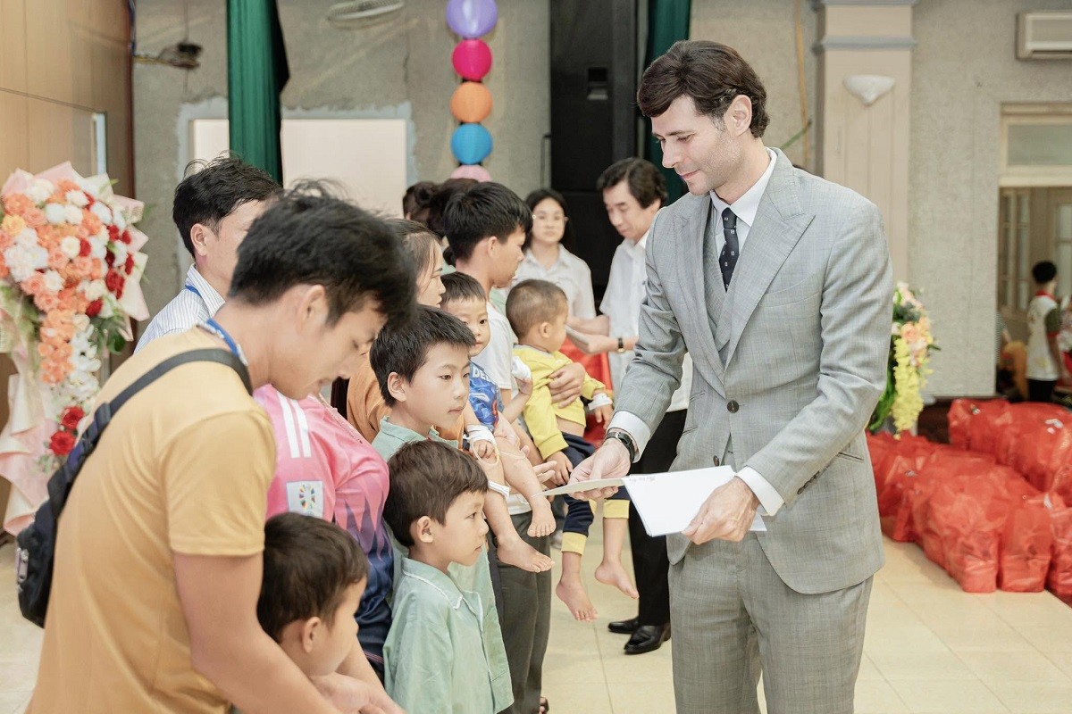 charlie-win-viet-nam-niu-chan-toi-bang-nhung-dieu-nho-be-travelmagazin-4-1788333433.jpg