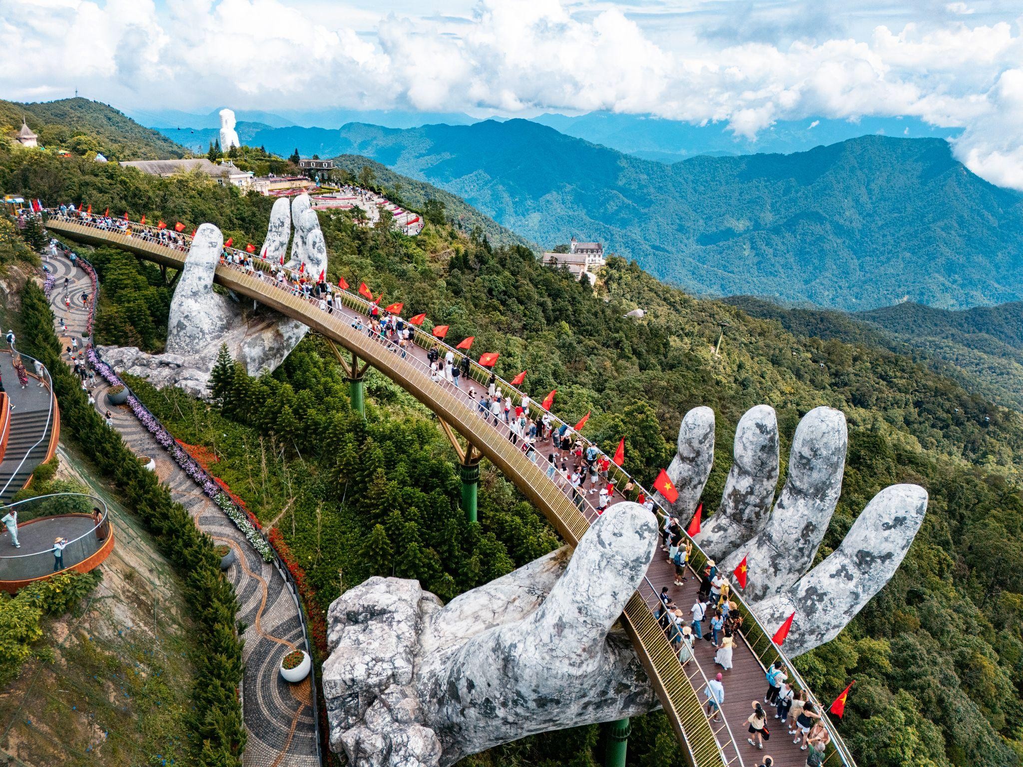 19-nam-ba-na-hills-khi-mot-cau-ca-dao-lui-vao-di-vang-travelmagazin-4-1789437113.jpg