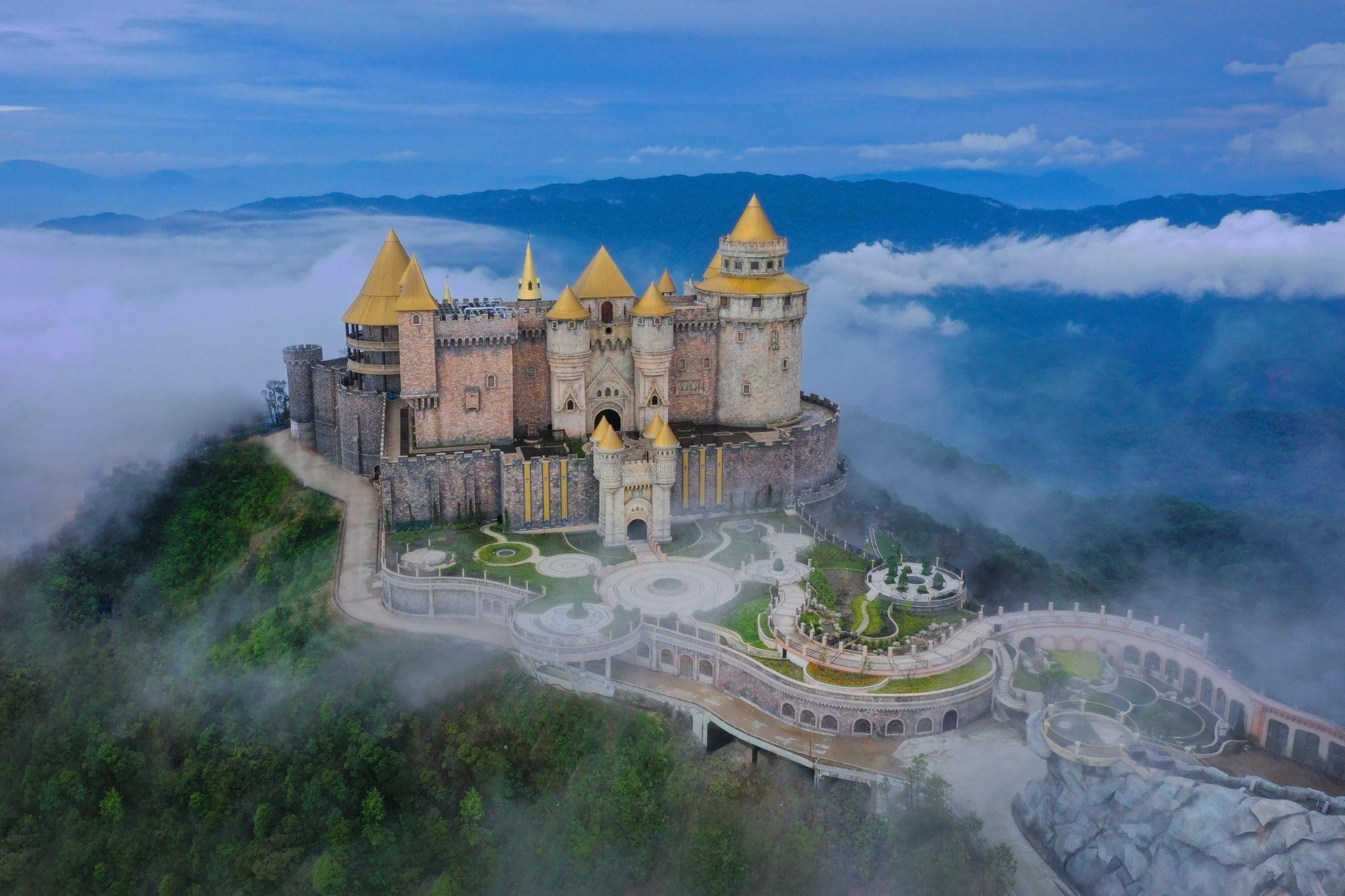 19-nam-ba-na-hills-khi-mot-cau-ca-dao-lui-vao-di-vang-travelmagazin-5-1789436080.jpg