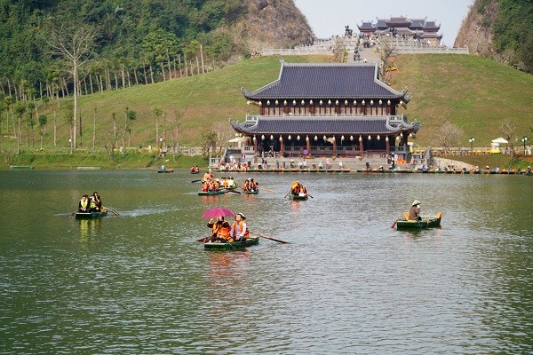 du-lich-ninh-binh-tim-cach-giu-khach-lau-hon-travel-2-1792255667.jpg