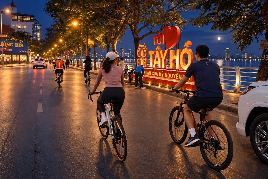 co-mot-ha-noi-rat-khac-sau-hoang-hon-travelmagazin-1792350617.jpg