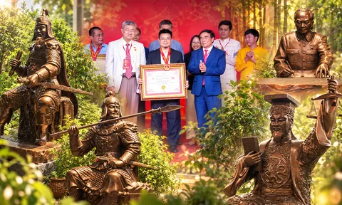 43 pho tượng đồng độc bản kể chuyện lịch sử Việt Nam