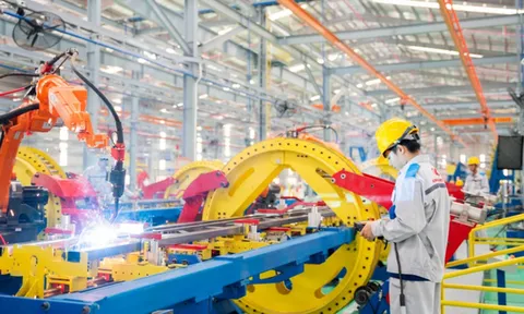 Chân dung đại gia Nguyễn Hữu Luận - người đứng sau công ty xây dựng nhà máy sản xuất động cơ ô tô 260 triệu USD ở Huế