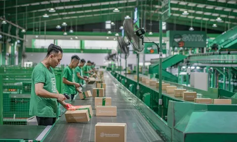 Công ty Giao Hàng Tiết Kiệm lên tiếng việc khách hàng mua iPhone 16 Promax nhận hộp không